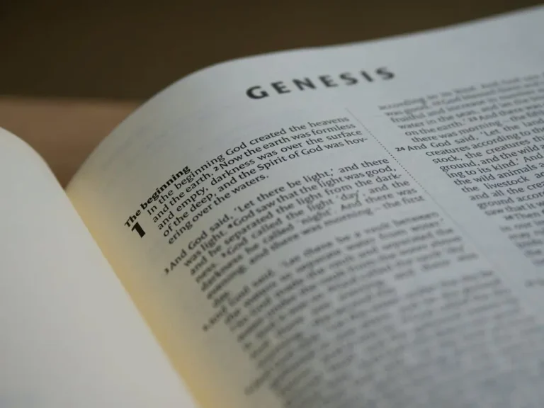 Primer libro que leer en la Biblia